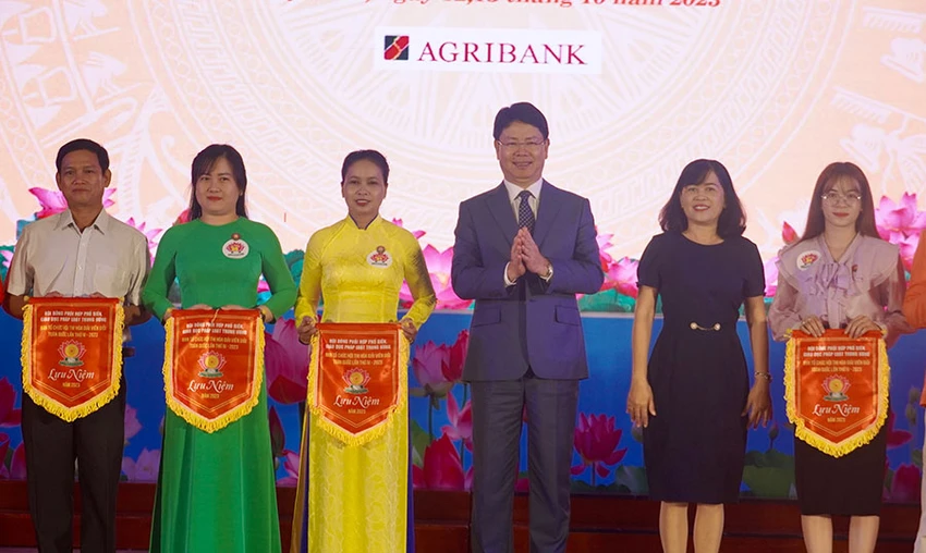 p7_anh_bai_hoa-giai-vien_dd.jpg