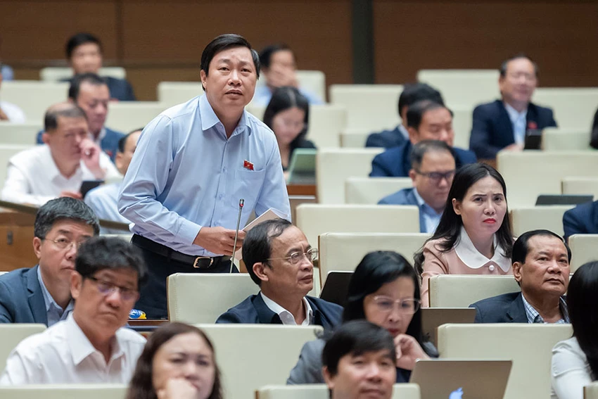 đại biểu nêu quan điểm về thu thập chứng cứ