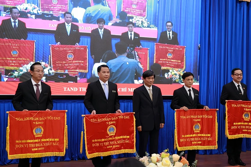 trao-thuong-2754.jpg