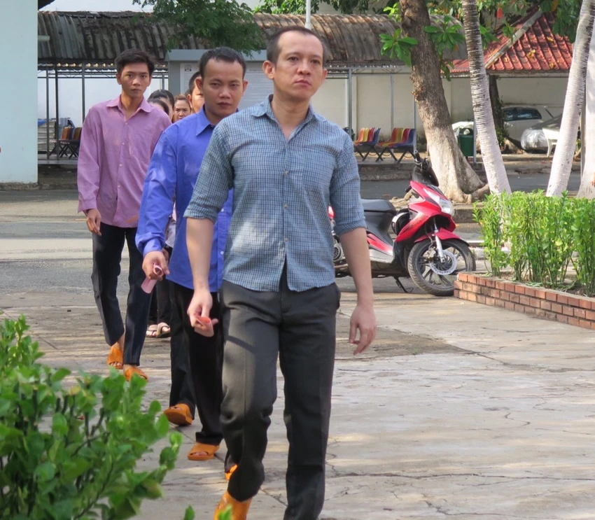 Lần đầu tiên 2.000 can phạm trại Chí Hòa xúc động đi bầu cử ảnh 2
