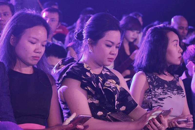  Ca sĩ 'Vì tôi còn sống' thắng lớn tại Zing Music Awards 2015 ảnh 13