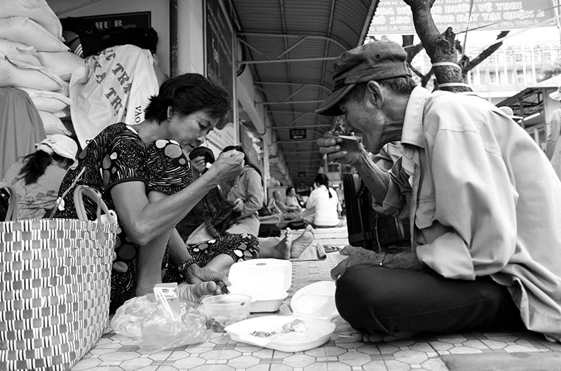 Những người phụ nữ vất vả mưu sinh trong ngày 8-3 ảnh 7 Những người phụ nữ vất vả mưu sinh trong ngày 8-3 ảnh 7