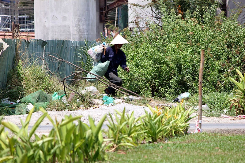 Người Sài Gòn gồng mình vượt qua cái nắng cuối mùa ảnh 9 Người Sài Gòn gồng mình vượt qua cái nắng cuối mùa ảnh 9