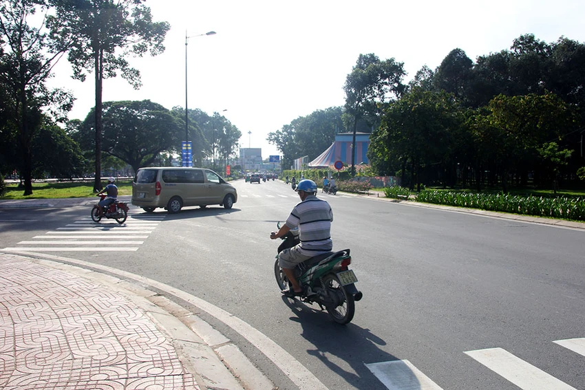 Điểm giao giữa đường Bạch Đằng và đường Hồng Hà.
