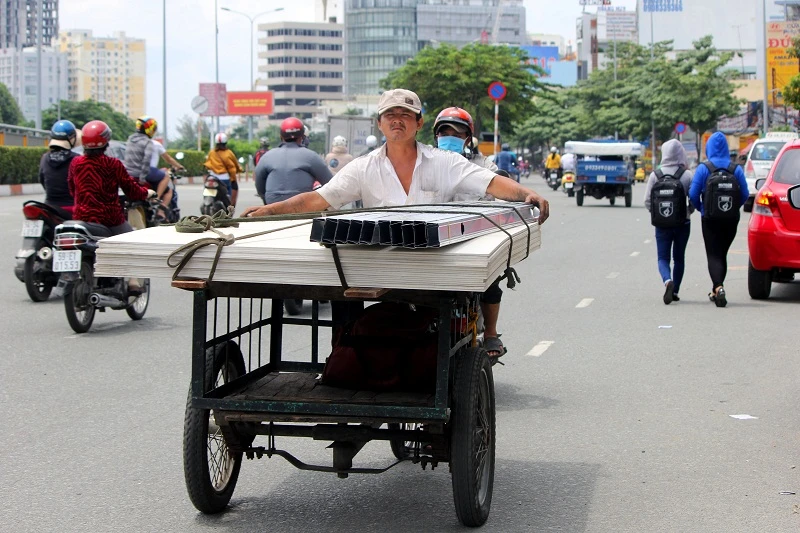 Xe chở tôn nhan nhản mọi nẻo đường ảnh 6 Xe chở tôn nhan nhản mọi nẻo đường ảnh 6