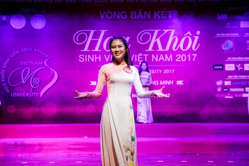 Chùm ảnh: Nữ sinh miền Trung thướt tha với áo dài ảnh 11