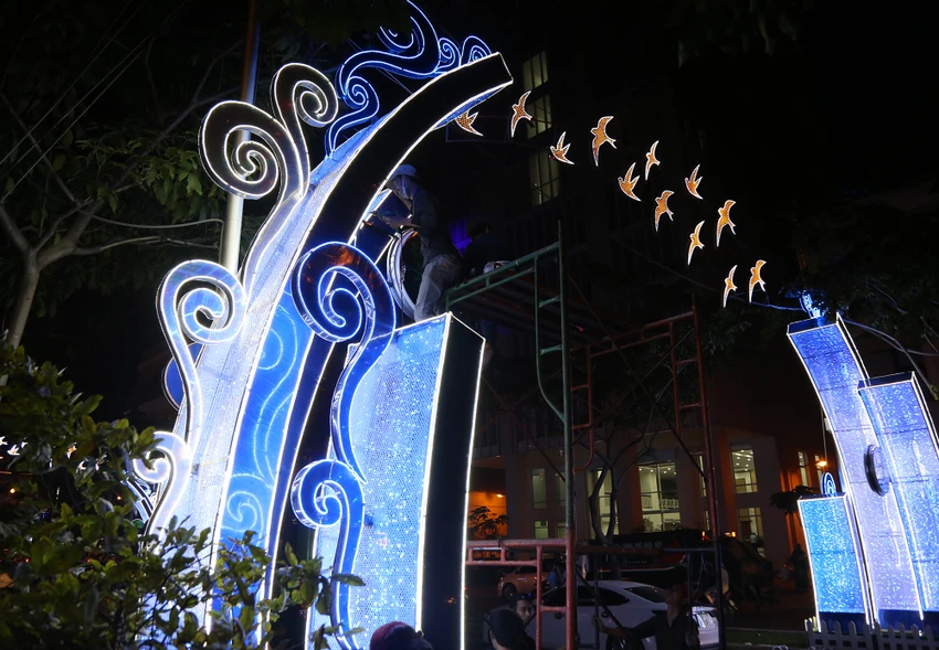 Chùm ảnh: TP.HCM rực rỡ chào đón năm mới 2018 ảnh 10 Chùm ảnh: TP.HCM rực rỡ chào đón năm mới 2018 ảnh 10