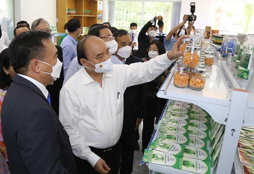 Tham gia đoàn có Ủy viên Bộ Chính trị, Bí thư Thành ủy TP.HCM Nguyễn Văn Nên; Bí thư Trung ương Đảng, Trưởng ban Tuyên giáo Trung ương Nguyễn Trọng Nghĩa; Chủ tịch UBND TP.HCM Phan Văn Mãi; Chủ tịch HĐND TP.HCM Nguyễn Thị Lệ, cùng lãnh đạo các bộ ngành Trung ương và TP.HCM.