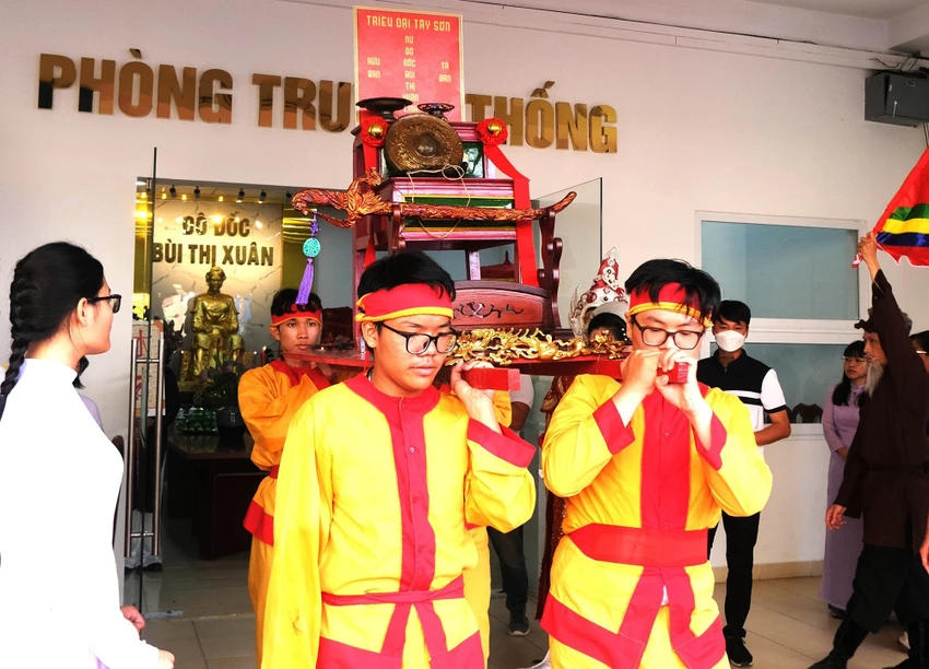 221-nam-ngay-mat-bui-thi-xuan-3-3523.jpg