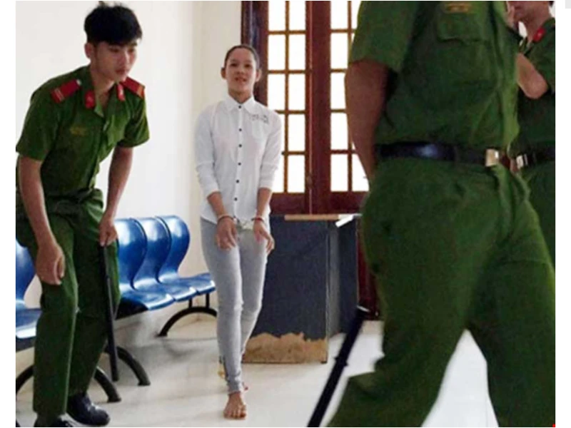 Công an, VKS báo cáo vụ bắt cô gái do đụng ô tô ảnh 1 Công an, VKS báo cáo vụ bắt cô gái do đụng ô tô ảnh 1