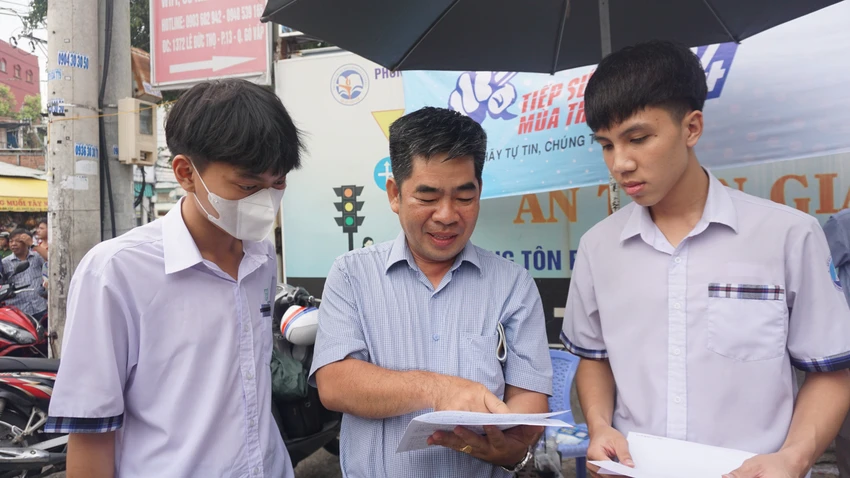 toán quyên 1.jpg