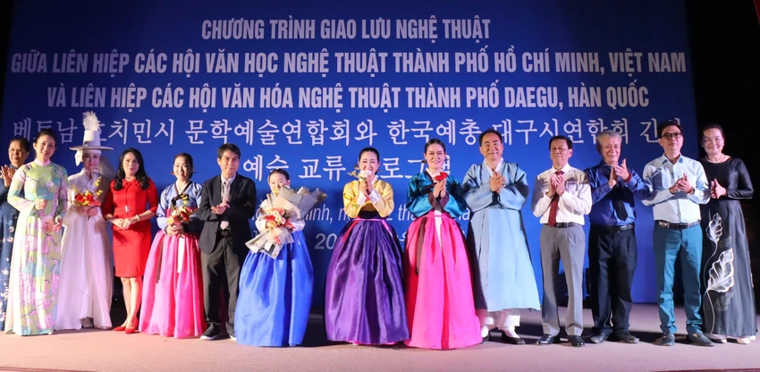 giao lưu nghệ thuật 2.jpg