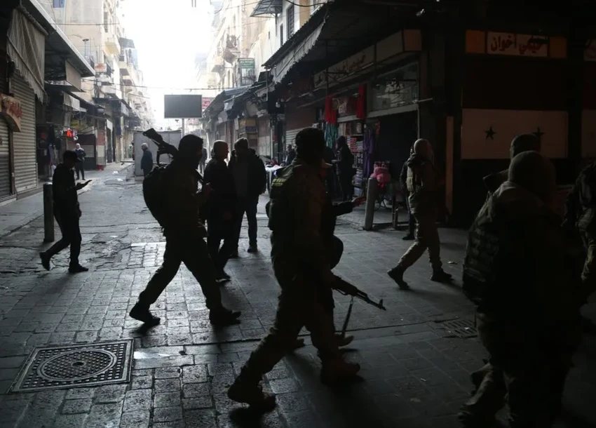 Cùng với các nước, Mỹ cũng đang theo sát tình hình nội chiến Syria, ngày 9-12, người phát ngôn Bộ Ngoại giao Mỹ Matthew Miller cho biết Washington hiện không xem xét việc “dán nhãn” lực lượng nổi dậy chính ở Syria - nhóm Hayat Tahrir al-Sham (HTS) - là khủng bố. Nếu HTS bị chỉ định là khủng bố, Mỹ vẫn có khả năng liên lạc với nhóm này và muốn đối thoại với các nhóm chủ chốt bên trong Syria, trực tiếp hoặc gián tiếp.