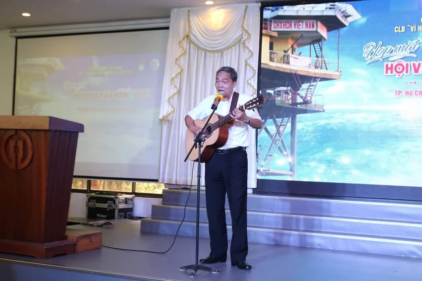 Hơn 2 tỷ quyên góp vào CLB “Vì Hoàng Sa - Trường Sa thân yêu“ ảnh 6 Hơn 2 tỷ quyên góp vào CLB “Vì Hoàng Sa - Trường Sa thân yêu“ ảnh 6