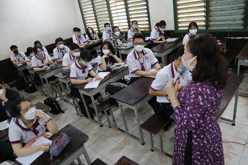 Hàng trăm ngàn học sinh tại TP.HCM vui vẻ trở lại trường ảnh 15 Hàng trăm ngàn học sinh tại TP.HCM vui vẻ trở lại trường ảnh 15