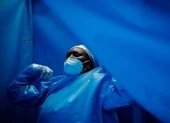 Chuyên gia nói về độc lực Omicron: Người trẻ dễ bị lây, nhiễm nhiều nhập viện ít