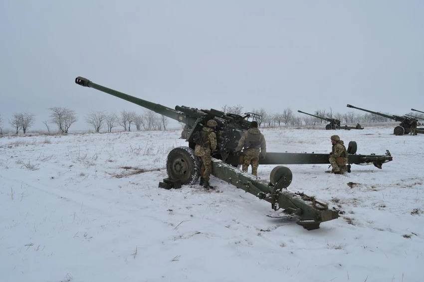 Binh sĩ Ukraine vận hành pháo 2A65 Msta-B trong các cuộc tập trận pháo binh và phòng không ở khu vực Kherson. Ảnh: REUTERS