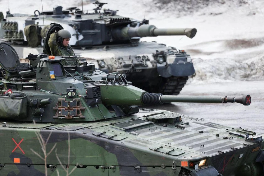 Xe tăng của Thụy Điển và Phần Lan tham gia cuộc tập trận mang tên "Cold Response 2022", với các nước thành viên NATO ở Na Uy ngày 22-3. Ảnh: REUTERS Xe tăng của Thụy Điển và Phần Lan tham gia cuộc tập trận mang tên "Cold Response 2022", với các nước thành viên NATO ở Na Uy ngày 22-3. Ảnh: REUTERS