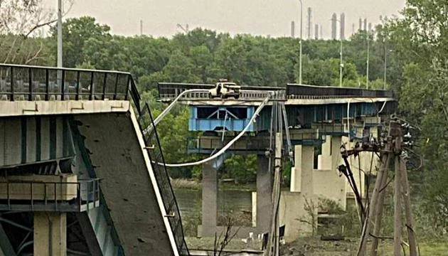 Cầu nối giữa hai TP Sievierodonetsk và Lysychansk. Ảnh: UKRINFORM