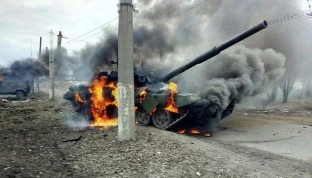 Xe tăng Nga bị phá hủy trong chiến dịch quân sự ở Ukraine. Ảnh: UKRINFORM Xe tăng Nga bị phá hủy trong chiến dịch quân sự ở Ukraine. Ảnh: UKRINFORM