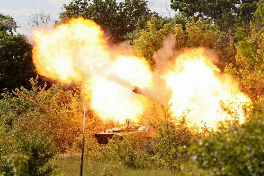 Lựu pháo tự hành 2S1 Gvozdika Nga sử dụng trong chiến dịch quân sự ở Ukraine ngày 24-5. Ảnh: REUTERS Lựu pháo tự hành 2S1 Gvozdika Nga sử dụng trong chiến dịch quân sự ở Ukraine ngày 24-5. Ảnh: REUTERS