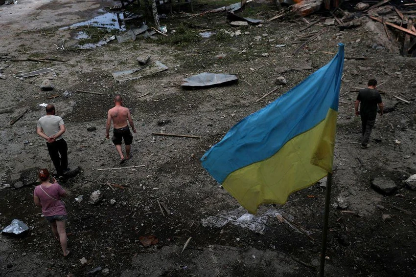 Khung cảnh hoang tàn sau một đợt pháo kích ở TP Kharkiv. Ảnh: REUTERS Khung cảnh hoang tàn sau một đợt pháo kích ở TP Kharkiv. Ảnh: REUTERS