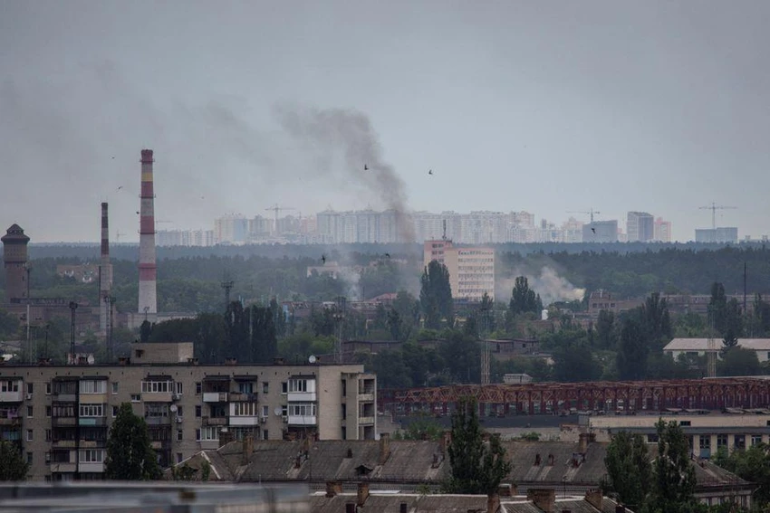 Các cột khói bốc lên sau cuộc pháo kích ở thủ đô Kiev. Ảnh: REUTERS Các cột khói bốc lên sau cuộc pháo kích ở thủ đô Kiev. Ảnh: REUTERS