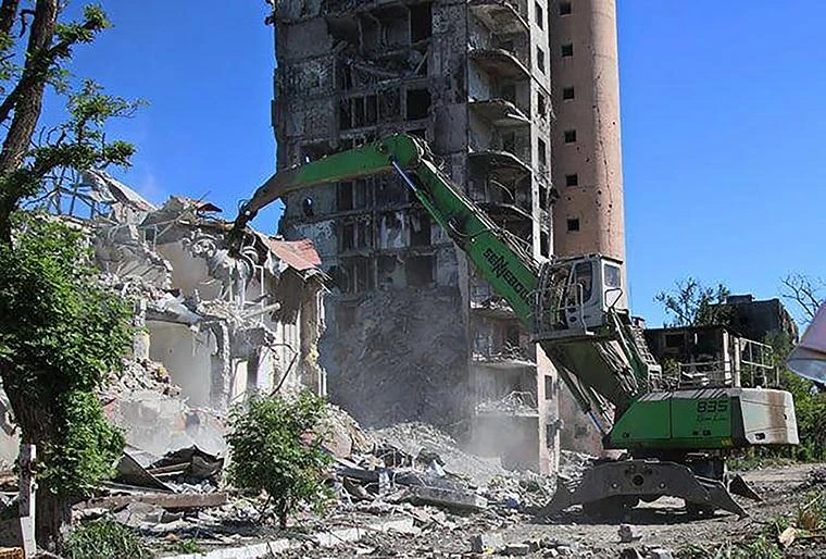Một tòa nhà bị phá hủy ở TP Mariupol. Ảnh: UKRINFORM Một tòa nhà bị phá hủy ở TP Mariupol. Ảnh: UKRINFORM