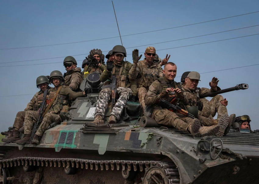 Binh sĩ Ukraine. Ảnh: REUTERS Binh sĩ Ukraine. Ảnh: REUTERS