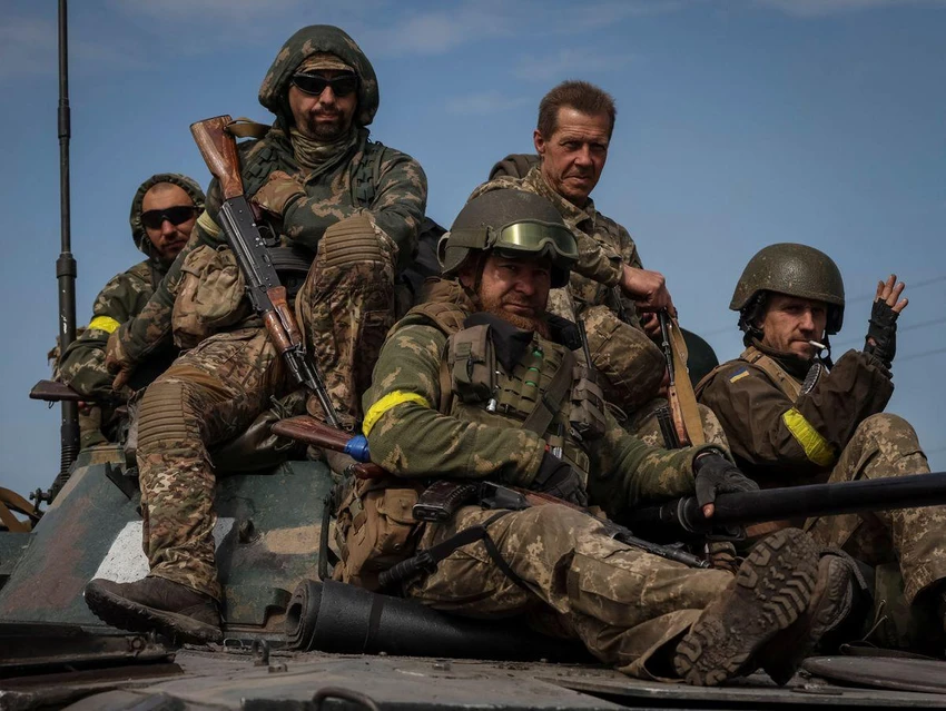 Binh sĩ Ukraine. Ảnh: REUTERS Binh sĩ Ukraine. Ảnh: REUTERS