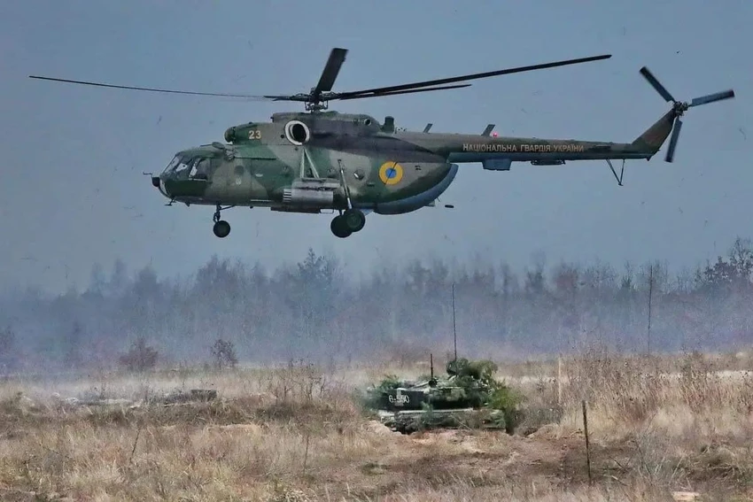 Một trực thăng quân sự của Ukraine bay lượn trong một cuộc triển lãm gần Kiev, ngày 8-11- 2021. Ảnh: UKRINFORM Một trực thăng quân sự của Ukraine bay lượn trong một cuộc triển lãm gần Kiev, ngày 8-11- 2021. Ảnh: UKRINFORM