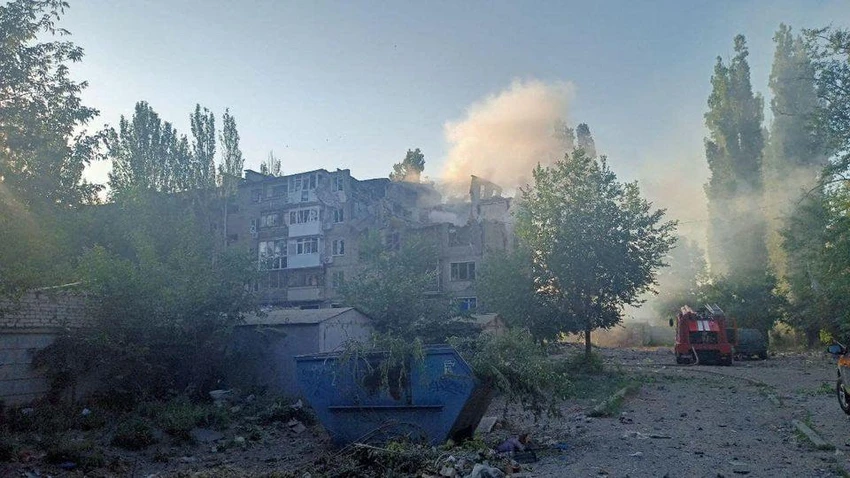 Khói bốc lên trên một tòa nhà bị không kích ở TP Mykolaiv. Ảnh: Press service of the State Emergency Service of Ukraine Khói bốc lên trên một tòa nhà bị không kích ở TP Mykolaiv. Ảnh: Press service of the State Emergency Service of Ukraine