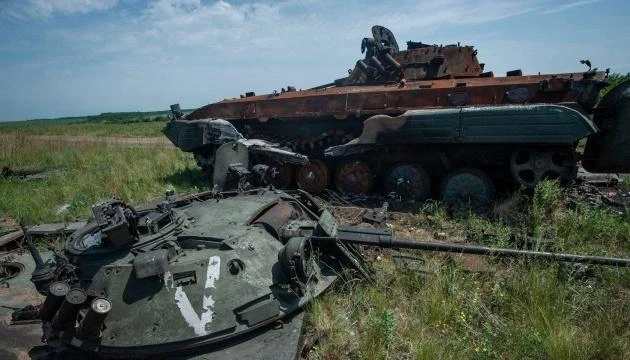 Một xe tăng Nga bị phá hủy trong chiến dịch quân sự ở Ukraine. Ảnh: URINFORM Một xe tăng Nga bị phá hủy trong chiến dịch quân sự ở Ukraine. Ảnh: URINFORM