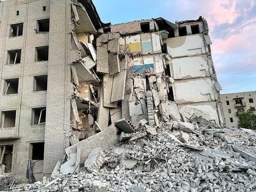 Đống đổ nát sau một cuộc pháo kích ở TP Chasiv Yar, tỉnh Donetsk. Ảnh: REUTERS Đống đổ nát sau một cuộc pháo kích ở TP Chasiv Yar, tỉnh Donetsk. Ảnh: REUTERS