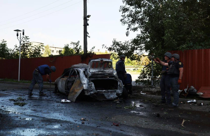 Một xe hơi bị phá hủy sau một đợt pháo kích ở TP Kharkiv. Ảnh: REUTERS Một xe hơi bị phá hủy sau một đợt pháo kích ở TP Kharkiv. Ảnh: REUTERS