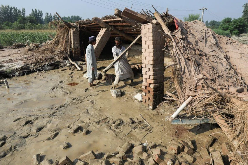 Trận lũ lớn nhất trong 30 năm qua ở Pakistan đã phá hủy gần một triệu ngôi nhà ở Pakistan. Ảnh: REUTERS Trận lũ lớn nhất trong 30 năm qua ở Pakistan đã phá hủy gần một triệu ngôi nhà ở Pakistan. Ảnh: REUTERS