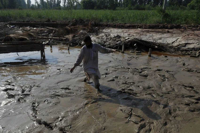 Lũ lụt đã khiến một phần ba lãnh thổ Pakistan chìm trong biển nước. Ảnh: REUTERS Lũ lụt đã khiến một phần ba lãnh thổ Pakistan chìm trong biển nước. Ảnh: REUTERS