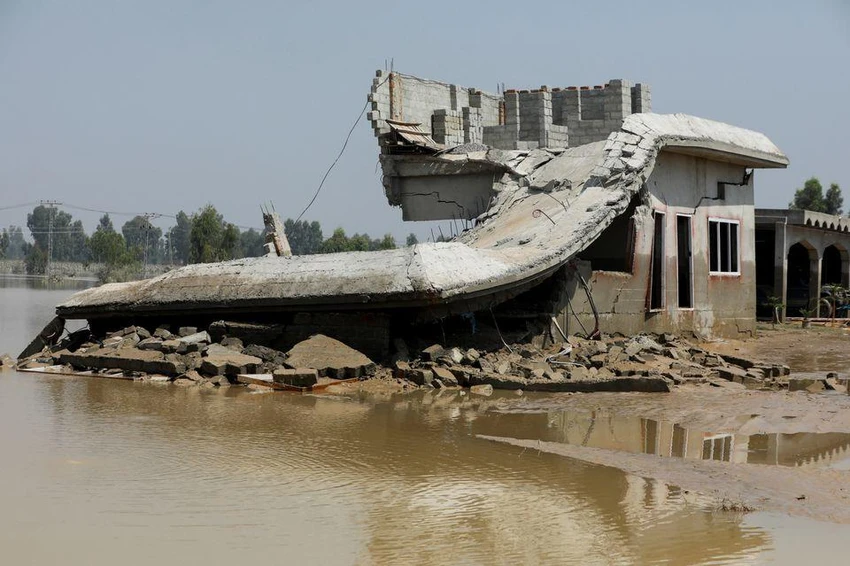 Hàng nghìn công trình đã bị hư hại nghiêm trọng trong đợt lũ ở Pakistan. Ảnh: REUTERS Hàng nghìn công trình đã bị hư hại nghiêm trọng trong đợt lũ ở Pakistan. Ảnh: REUTERS