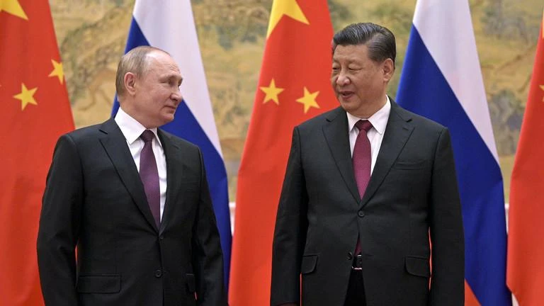 Chủ tịch Trung Quốc Tập Cận Bình (bên phải) và Tổng thống Nga Vladimir Putin (bên trái). Ảnh: AP Chủ tịch Trung Quốc Tập Cận Bình (bên phải) và Tổng thống Nga Vladimir Putin (bên trái). Ảnh: AP