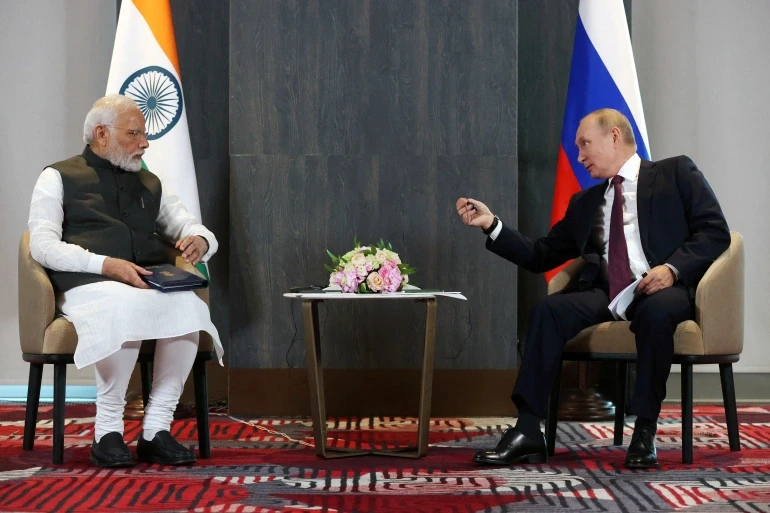 Thủ tướng Ấn Độ Narendra Modi (trái) và Tổng thống Nga Vladimir Putin trong cuộc gặp ngày 16-9. Ảnh: SPUTNIK Thủ tướng Ấn Độ Narendra Modi (trái) và Tổng thống Nga Vladimir Putin trong cuộc gặp ngày 16-9. Ảnh: SPUTNIK