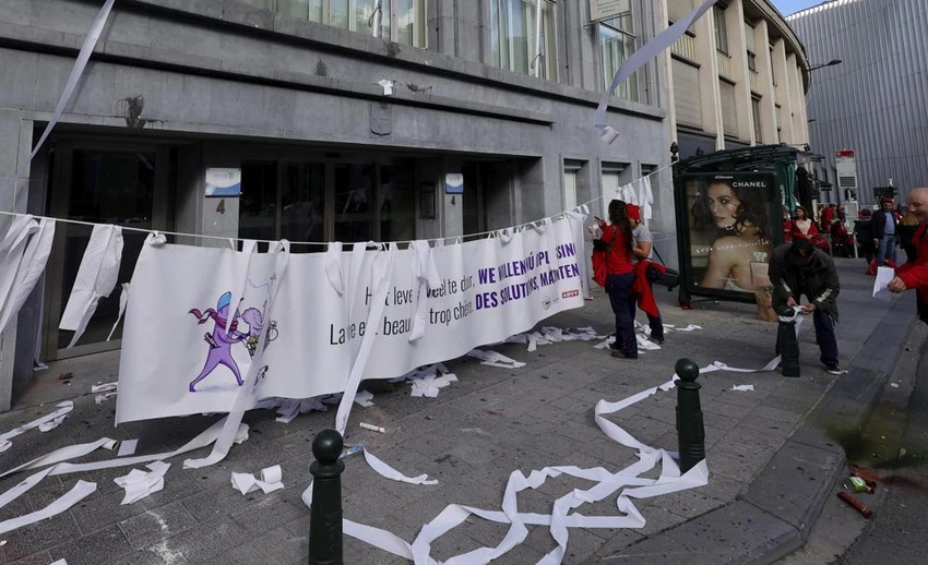 Cuộc biểu tình ở trung tâm thủ đô Brussels (Bỉ) ngày 21-9. Ảnh: AP