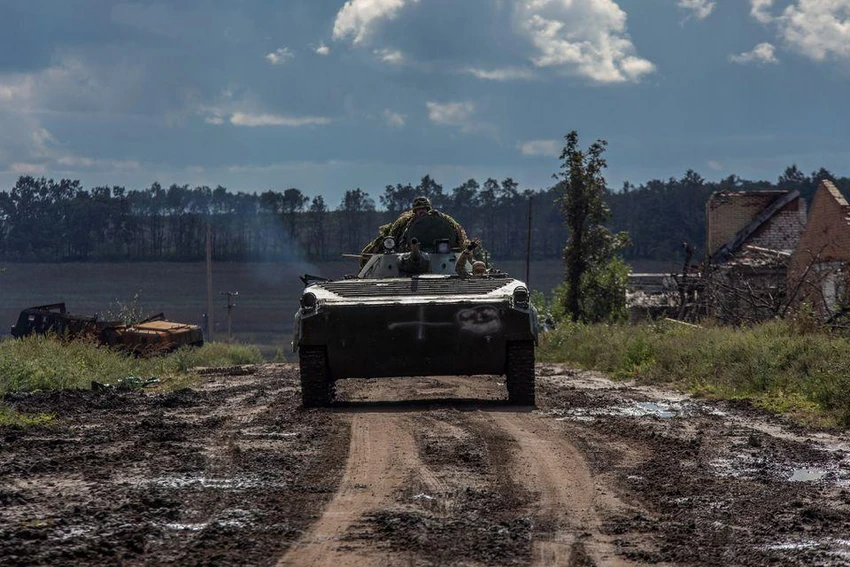 Binh sĩ Ukraine chiến đấu ở tỉnh Kharkiv. Ảnh: REUTERS Binh sĩ Ukraine chiến đấu ở tỉnh Kharkiv. Ảnh: REUTERS