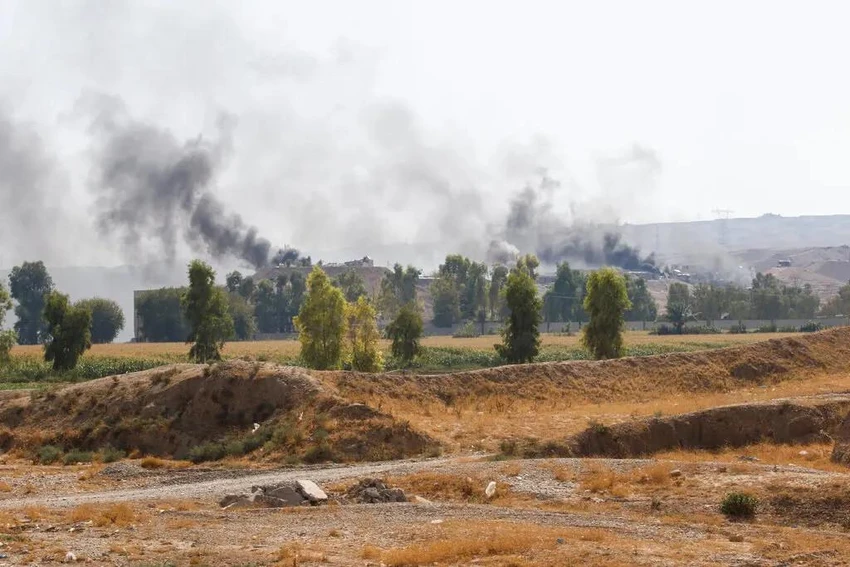 Khói bốc lên từ trụ sở của Đảng Dân chủ Kurdistan (KDPI) ở ngoại ô thành phố Kirkuk (Iraq) ngày 28-9. Ảnh: REUTERS Khói bốc lên từ trụ sở của Đảng Dân chủ Kurdistan (KDPI) ở ngoại ô thành phố Kirkuk (Iraq) ngày 28-9. Ảnh: REUTERS