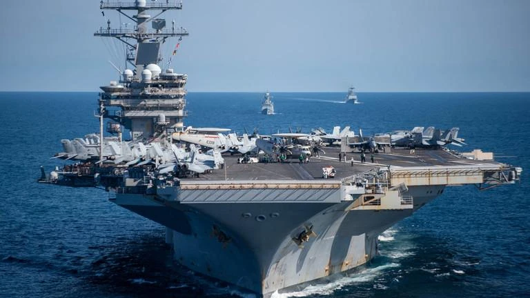 Tàu sân bay USS Ronald Reagan của Hải quân Mỹ ngoài khơi bờ biển Hàn Quốc, ngày 29-9. ẢNH: BỘ QUỐC PHÒNG HÀN QUỐC Tàu sân bay USS Ronald Reagan của Hải quân Mỹ ngoài khơi bờ biển Hàn Quốc, ngày 29-9. ẢNH: BỘ QUỐC PHÒNG HÀN QUỐC