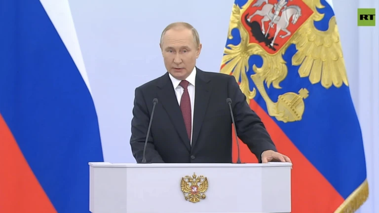 Tổng thống Nga Vladimir Putin có bài phát biểu trong buổi lễ tuyên bố sáp nhập các vùng Donetsk, Lugansk, Kherson và Zaporizhia của Ukraine tại Điện Kremlin ngày 30-9 - Ảnh: RT Tổng thống Nga Vladimir Putin có bài phát biểu trong buổi lễ tuyên bố sáp nhập các vùng Donetsk, Lugansk, Kherson và Zaporizhia của Ukraine tại Điện Kremlin ngày 30-9 - Ảnh: RT