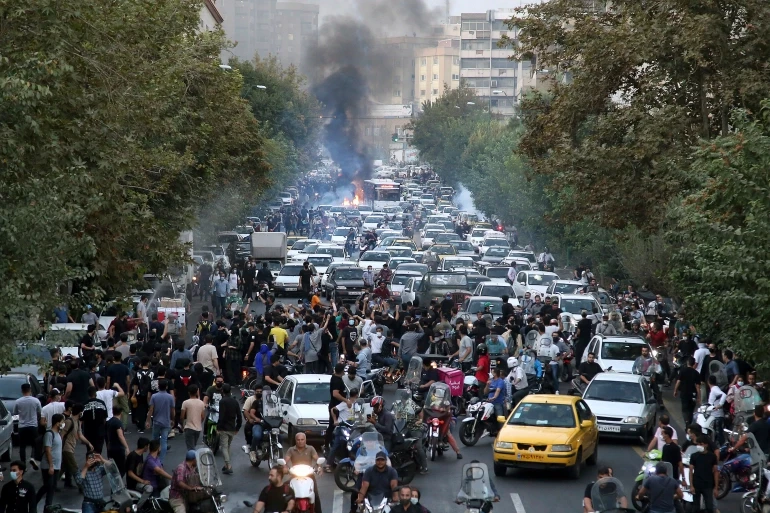 Biểu tình ở Iran lan rộng và khiến hàng chục người thiệt mạng. Ảnh: AP Biểu tình ở Iran lan rộng và khiến hàng chục người thiệt mạng. Ảnh: AP