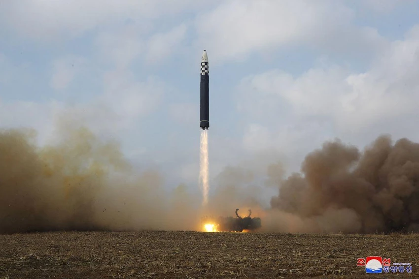 Thông tấn xã Trung ương Triều Tiên (KCNA) ngày 19-11 công bố hình ảnh một tên lửa đạn đạo liên lục địa (ICBM) của nước này. Ảnh: KCNA Thông tấn xã Trung ương Triều Tiên (KCNA) ngày 19-11 công bố hình ảnh một tên lửa đạn đạo liên lục địa (ICBM) của nước này. Ảnh: KCNA
