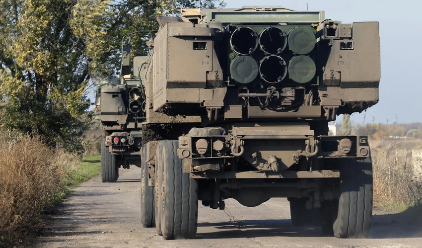 Hệ thống tên lửa pháo binh cơ động cao (HIMARS) Ukraine sử dụng ở tỉnh Kherson. Ảnh: EPA-EFE Hệ thống tên lửa pháo binh cơ động cao (HIMARS) Ukraine sử dụng ở tỉnh Kherson. Ảnh: EPA-EFE