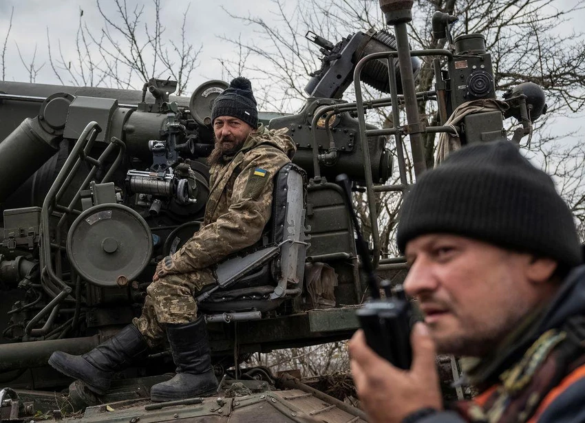 Binh sĩ Ukraine chiến đấu ở tiền tuyến Kherson. Ảnh: REUTERS Binh sĩ Ukraine chiến đấu ở tiền tuyến Kherson. Ảnh: REUTERS