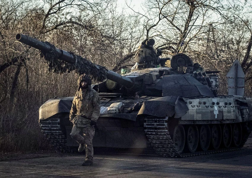 Các binh sĩ Ukraine chiến đấu ở tỉnh Donetsk. Ảnh: REUTERS Các binh sĩ Ukraine chiến đấu ở tỉnh Donetsk. Ảnh: REUTERS